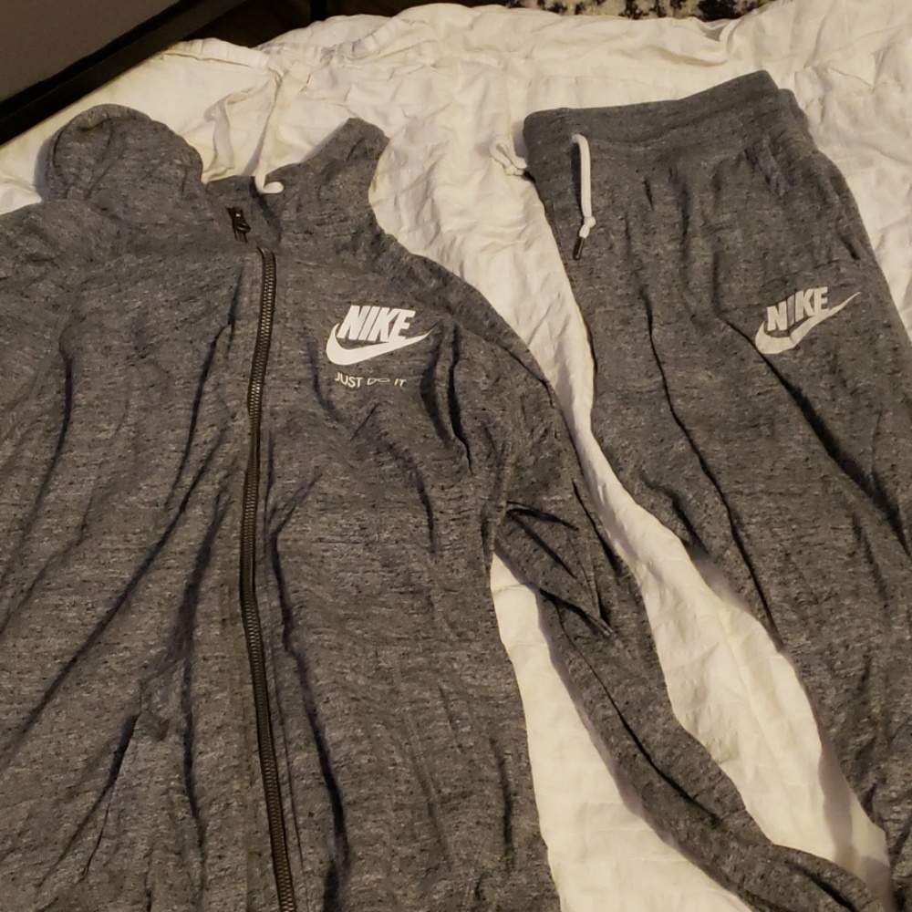 Nike Set with Hooded Jacket and Crop Leggings